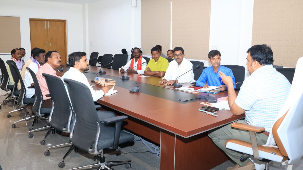 మేడే వేడుకలు - 2026 (01-05-2026 నుంచి 10-05-2026) విజయవంతం చేయాలి  జిల్లా కలెక్టర్ సందీప్ కుమార్ ఝా